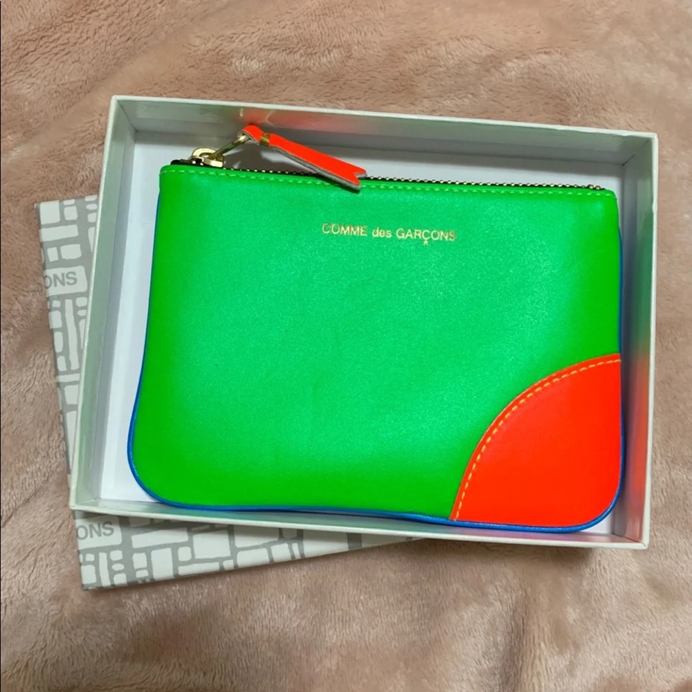 COMME DES GARÇONS FLORESCENT POUCH